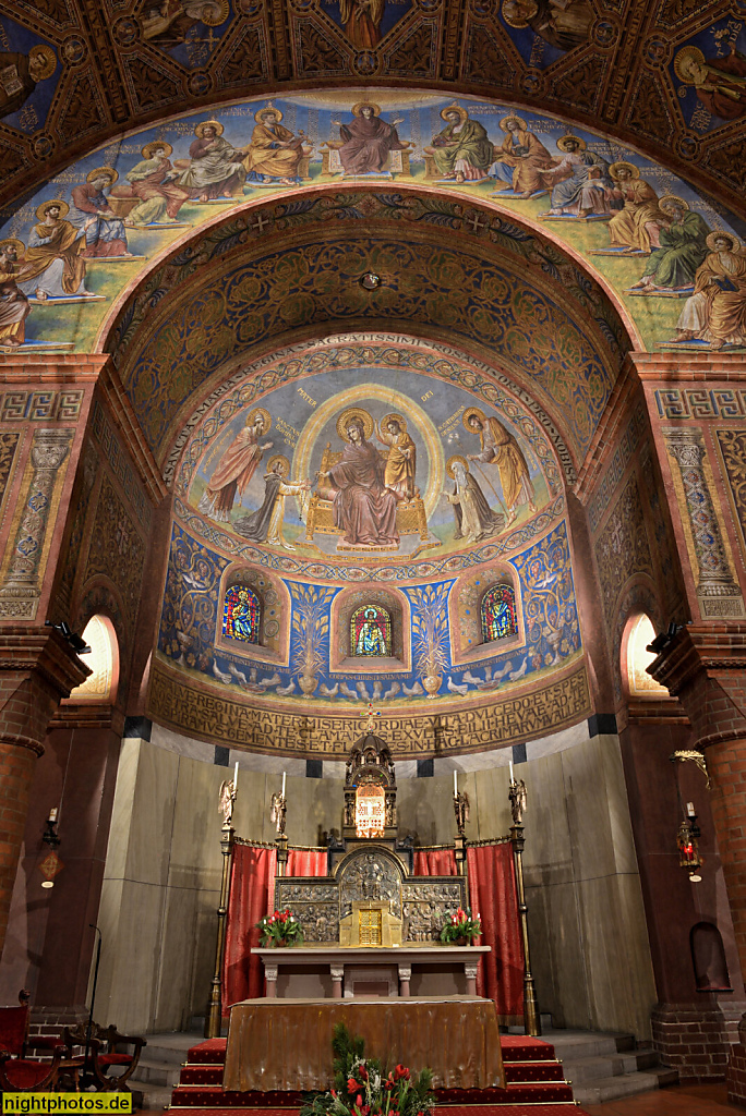 Berlin Steglitz Katholische Rosenkranzbasilika. Als Pfarrkirche erbaut 1899-1900 von Christoph Hehl. Altarraum. Malerei von Friedrich Stummels Theodor Nüttgens Karl Wenzel. Kieler Strasse 11