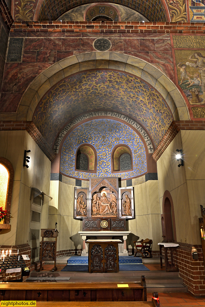 Berlin Steglitz Katholische Rosenkranzbasilika. Als Pfarrkirche erbaut 1899-1900 von Christoph Hehl. Seitenkapelle. Malerei von Friedrich Stummels Theodor Nüttgens Karl Wenzel. Kieler Strasse 11