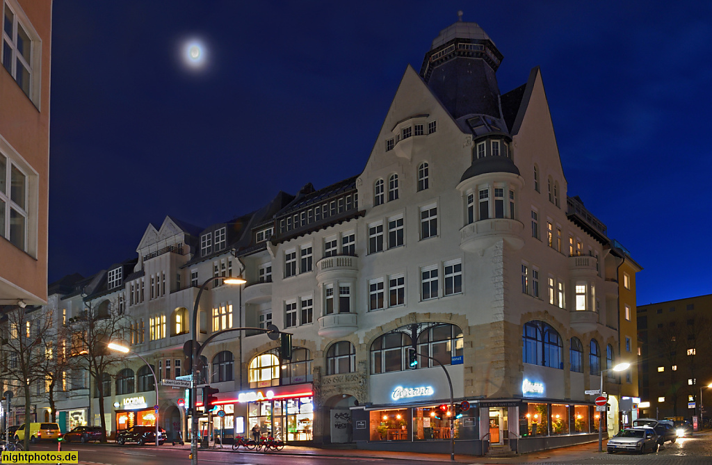 Berlin Steglitz. Wohn- und Geschäftshaus mit Eckturm erbaut 1905 von Wilhelm Gutzeit in der Albrechtstrasse 7 Ecke Berlinickestrasse