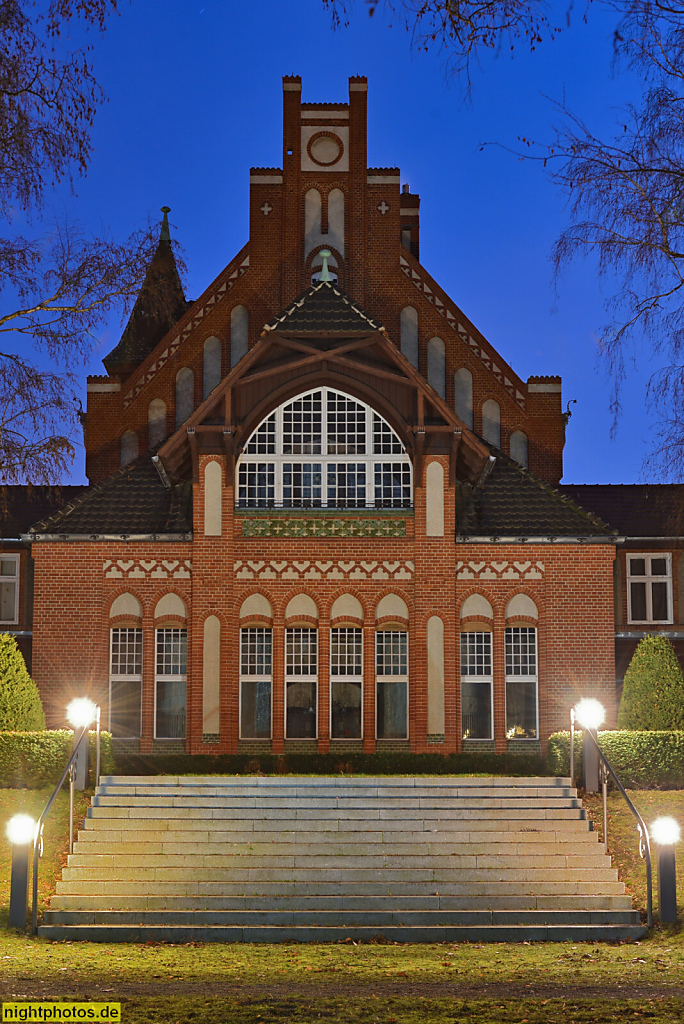 Berlin Lichterfelde. Wohnanlage des Beamten-Wohnungsverein seit 2007. Erbaut 1896-1898 als Seniorenheim Rotherstift von Alfred Koerner. Umbau 1925. Kommandantenstrasse 9-12