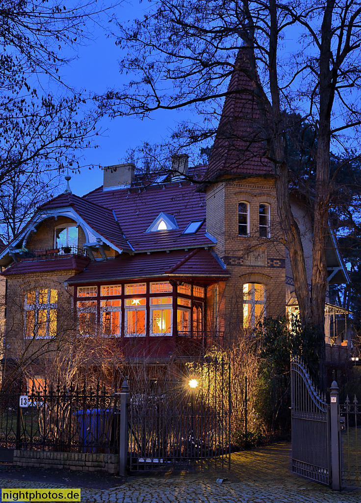 Berlin Hermsdorf. Wohnhaus im Landhausstil mit Eckturm erbaut 1898-1899 von C. Eichholz. Schlossstrasse 13