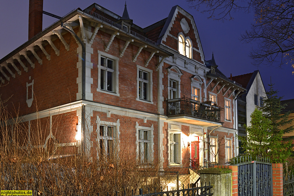 Berlin Hermsdorf. Mietshaus mit Traufstützen erbaut 1891 von G. Müller. Wachsmuthstrasse 3