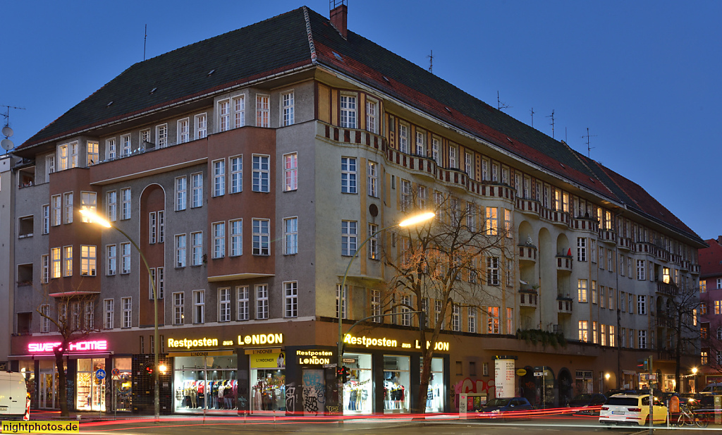 Berlin Neukölln Wohnanlage erbaut 1909-1910 von Bruno Taut und Artur Vogdt. Bürknerstrasse 13 Ecke Kottbusser Damm 90