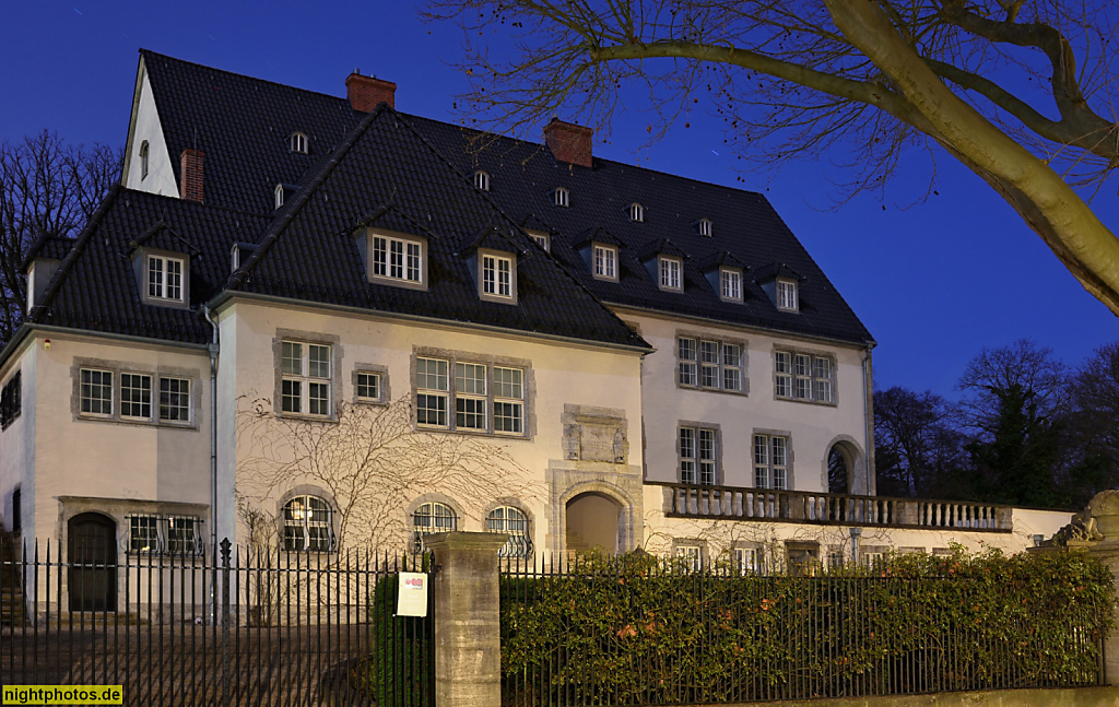Berlin Dahlem. Haus Huth. Ehemaliges Institut für Indogermanistik und Orientalistik. Erbaut 1914-1917 von Heinrich Straumer für Offizier und Fabrikant Dr. Enno Walter Huth. Bitterstrasse 8-12
