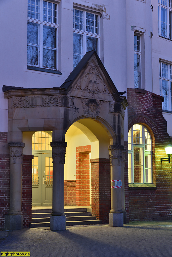 Berlin Zehlendorf. Droste-Hülshoff-Oberschule. Erbaut 1902-1903 als Gymnasialschule für Mädchen von Johann Hoeniger und Jakob Sedelmeier Baumeister Fritz Schirmer. Schönower Strasse 7-8