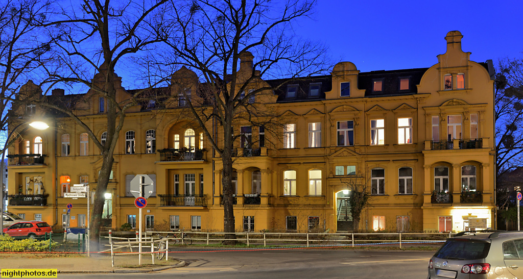 Berlin Zehlendorf. Mietshaus erbaut 1901-1902 von Walter Eichelkraut. Bauherr Stukkateur Franz Richter. Berlepschstrasse 2-4