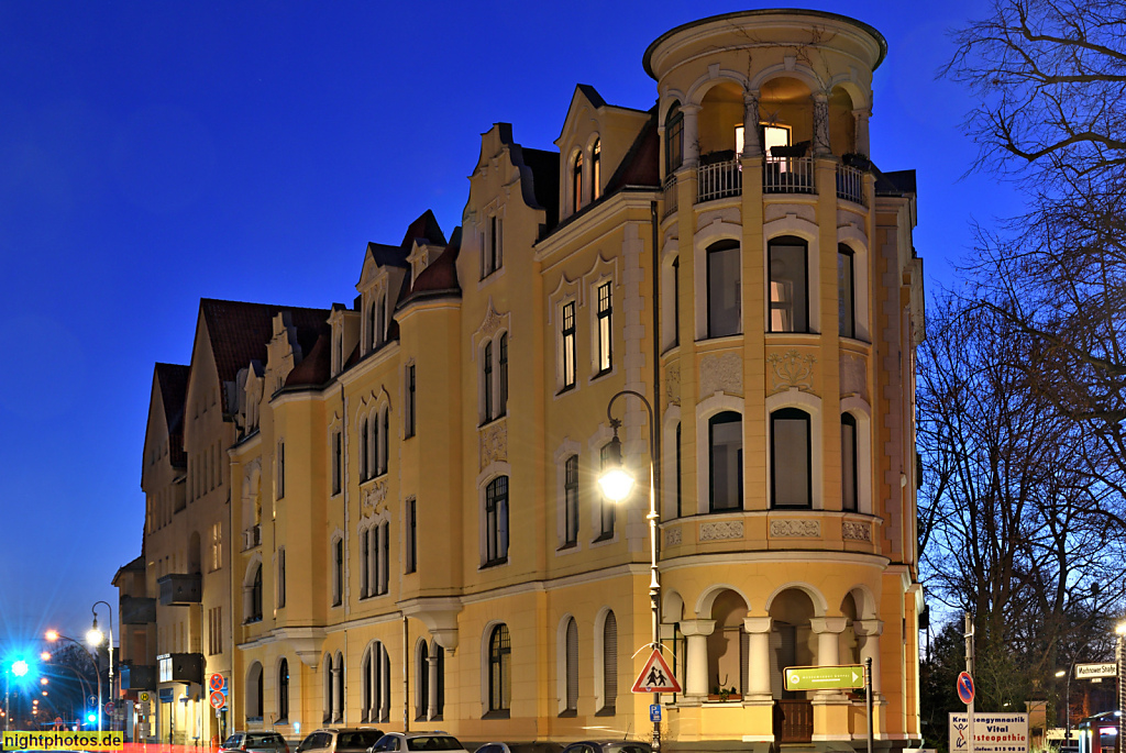 Berlin Zehlendorf. Mietshaus erbaut 1901-1902 von Fritz Schirmer. Runderker mit Turmaufbau und Säulenloggia. Berlepschstrasse 1