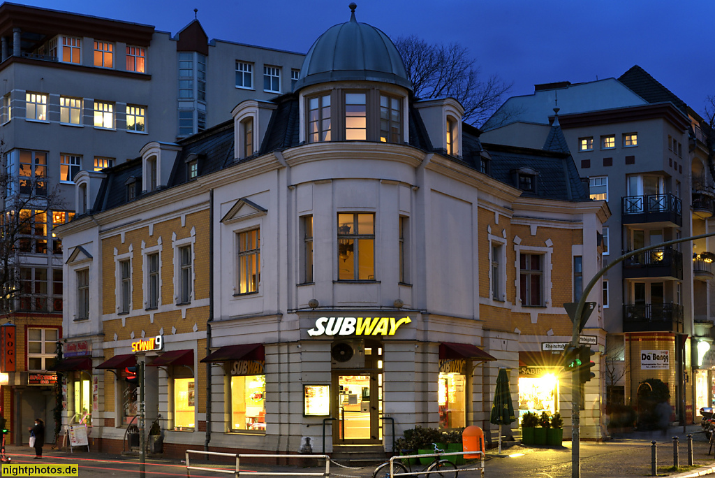 Berlin Friedenau. Landhaus Karig erbaut als Wohn- und Geschäftshaus 1886 von Max Nagel. Eckhaus mit Turm und Turmhaube. Rheinstrasse 66 Ecke Hedwigstrasse 18-19