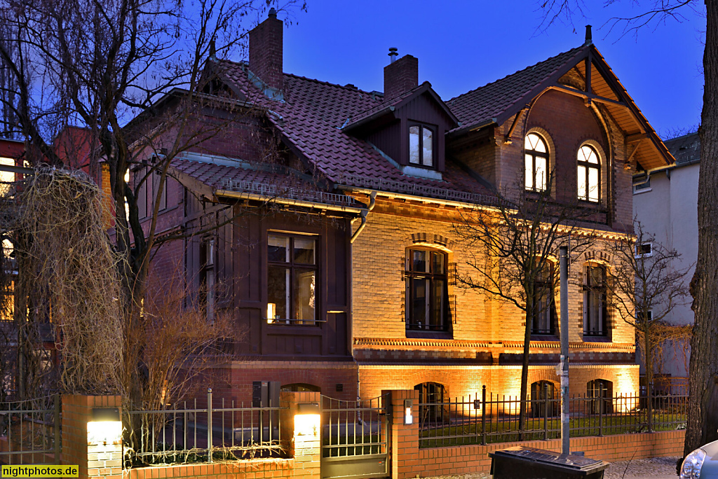 Berlin Friedenau Haus Dr. Bach erbaut 1884 von Otto Hoffmann für Lehrer Dr. Helmut Bach am Lorenz-Lyzeum. Schmargendorfer Strasse 24