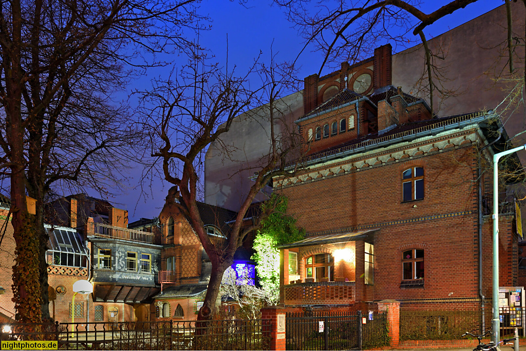 Berlin Friedenau Kinder- und Jugendfreizeitzentrum 'Burg' erbaut 1884 als Landhaus mit Kutscherhaus Stall und Remise von Otto Hoffmann. Schmargendorfer Strasse 18-19 am Friedrich-Wilhelm-Platz 11