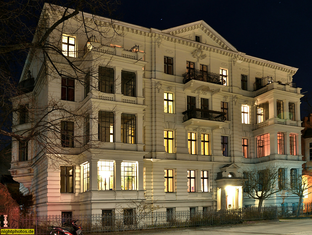 Berlin Friedenau Mietshaus erbaut 1891 von P. Fischer mit neobarocker Fassade im Stil der Gründerzeit. Friedrich-Wilhelm-Platz 13 Ecke Niedstrasse 23