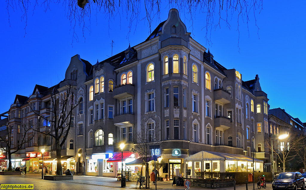Berlin Friedenau Mietshaus erbaut 1901-1902 von A. Schneider. Blockrandbebauung am Breslauer Platz. Lauterstrasse 14-15