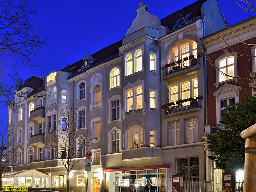 Berlin Friedenau Mietshaus erbaut 1901-1902 von A. Schneider. Blockrandbebauung am Breslauer Platz. Niedstrasse 40-41