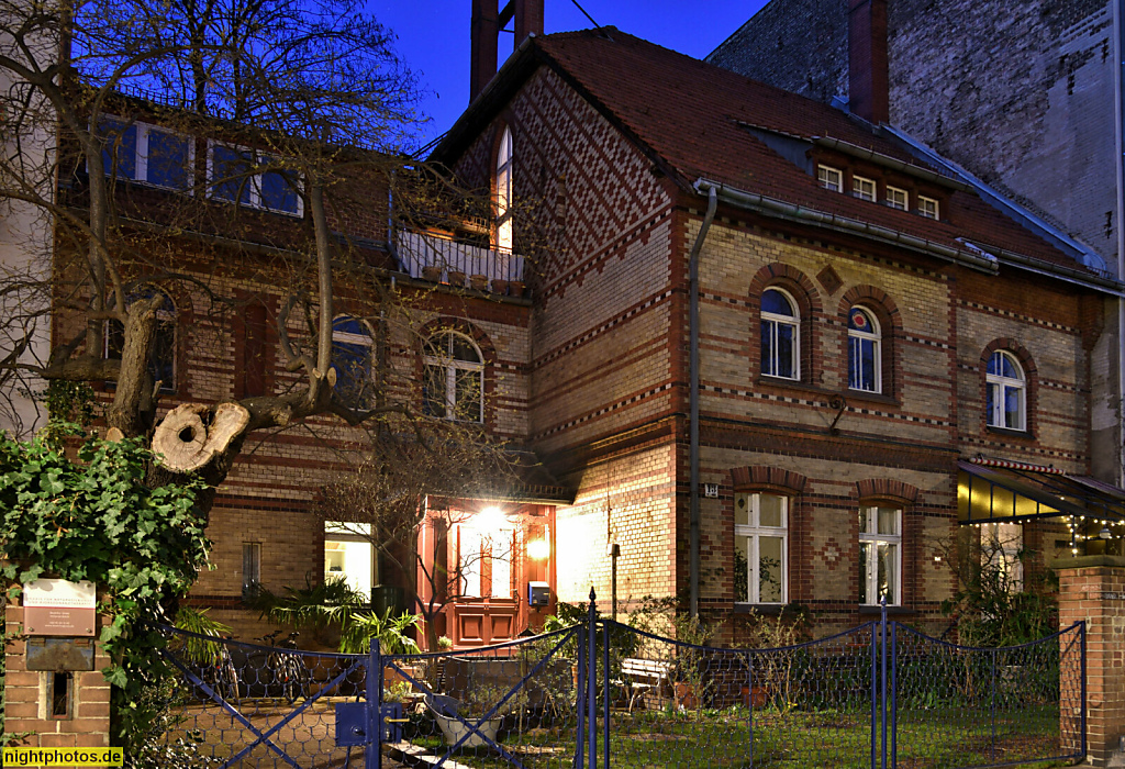 Berlin Friedenau Landhaus erbaut 1882 von Max Nagel für Marinemaler Hans Bohrdt. Erweitert 1899 von Otto Hoffmann. Niedstrasse 13