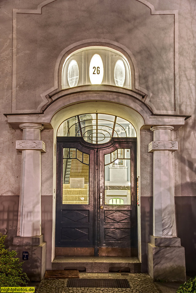 Berlin Friedenau Mietshaus mit Art-Deco-Portal Niedstrasse 26