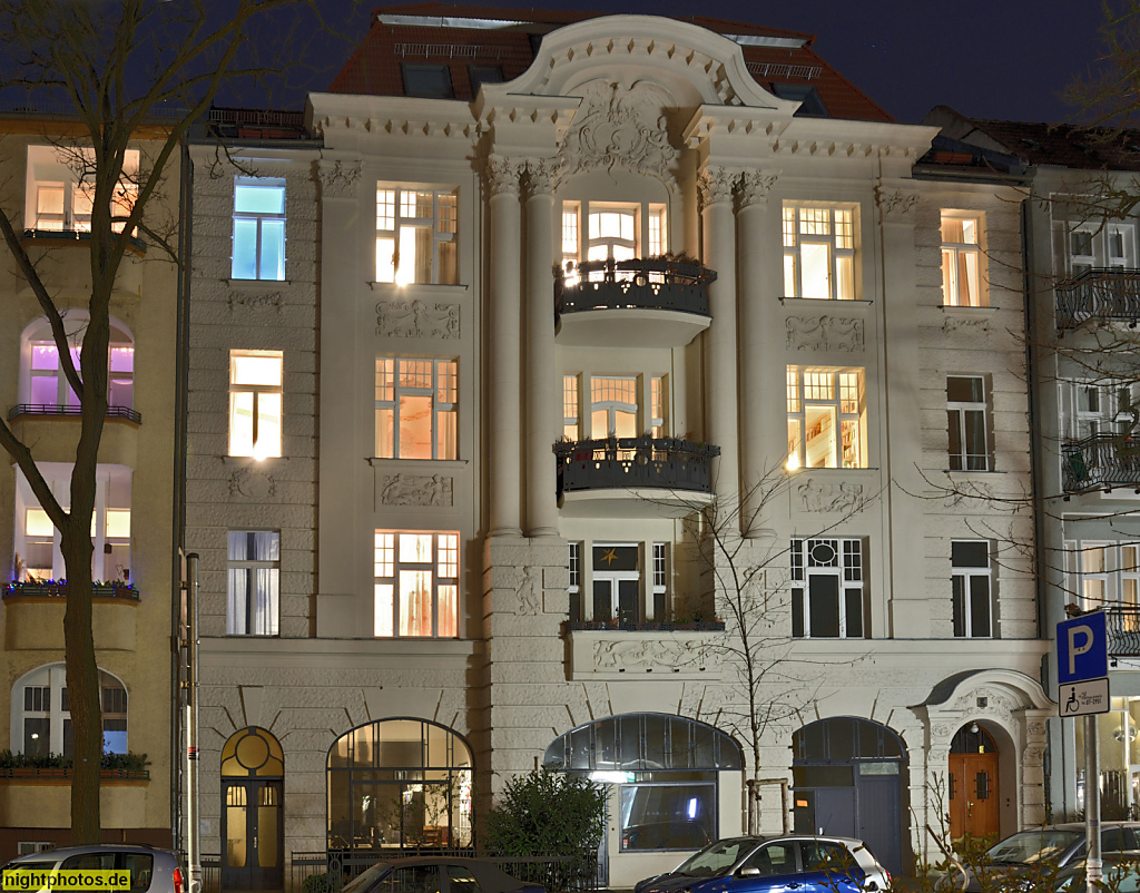 Berlin Friedenau Mietshaus erbaut 1906-1907 von Ladislaus Nowak. Isoldestrasse 2