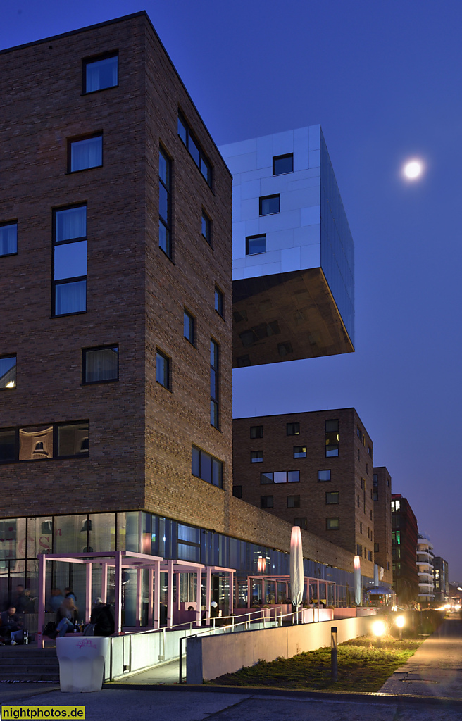 Berlin Friedrichshain Mediaspree NH-Hotel erbaut 2009-2010 von Architekten nps tchoban voss an der Stralauer Allee