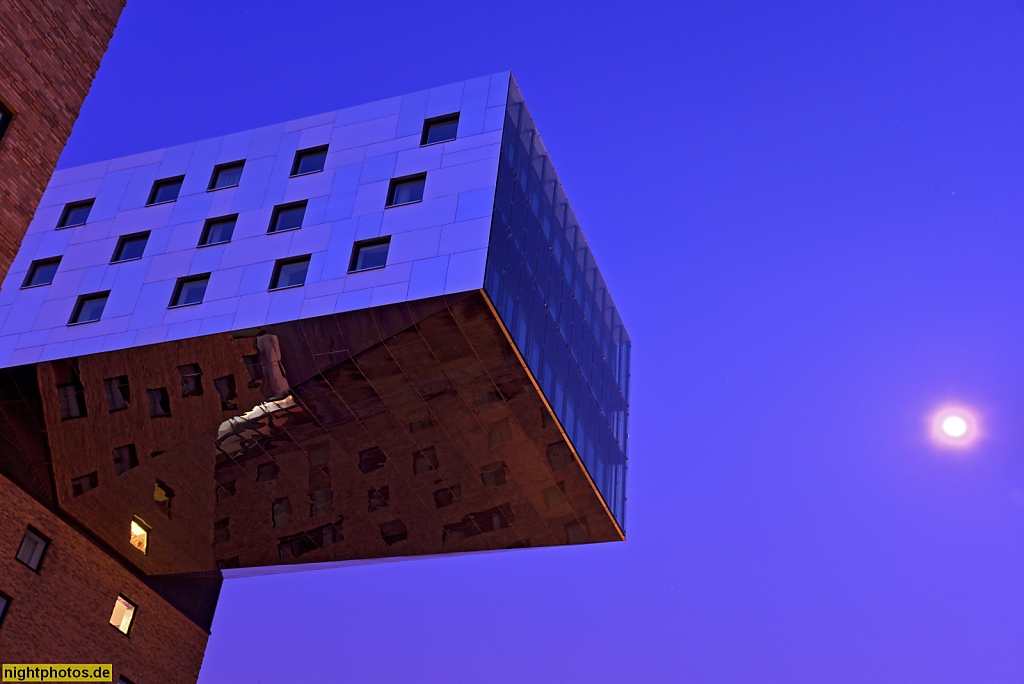 Berlin Friedrichshain Mediaspree NH-Hotel erbaut 2009-2010 von Architekten nps tchoban voss an der Stralauer Allee