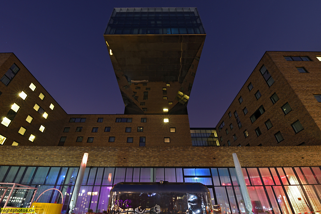 Berlin Friedrichshain Mediaspree NH-Hotel erbaut 2009-2010 von Architekten nps tchoban voss an der Stralauer Allee