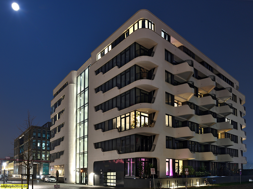 Berlin Friedrichshain Mediaspree Osthafen 'The White' Appartments erbaut 2016 von nps tchoban voss an der Stralauer Allee 5