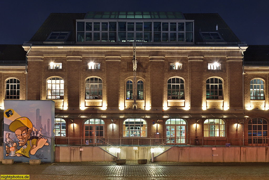 Berlin Friedrichshain Mediaspree. Gewerbeobjekt mit Volkswagen Digital Lab. Erbaut 1907-1913 von Stadtbaurat Friedrich Krause als Speicherhaus des Osthafen. Stralauer Allee 7