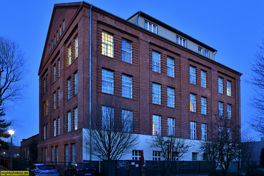Berlin Adlershof Ziegelbau erbaut 1922 von Hans Schmidt-Werden als Produktionsgebäude der C. J. Vogel Drahtfabrik. Florian-Geyer-Strasse 97