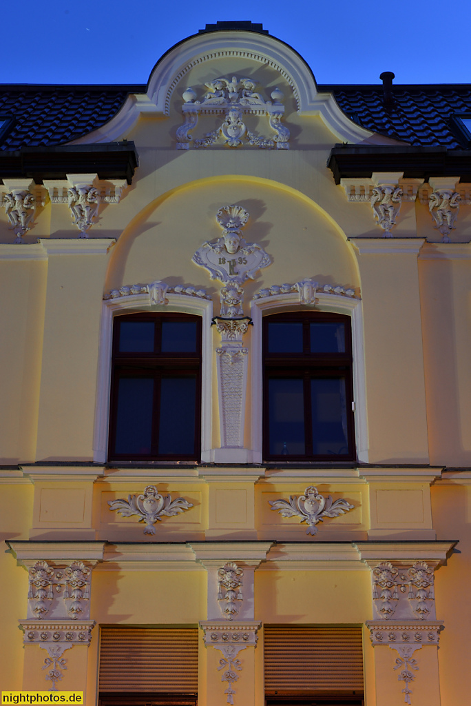 Berlin Adlershof. Stuckaltbau mit Fassadenschmuck erbaut 1895 in der Thomas-Müntzer-Strasse 8