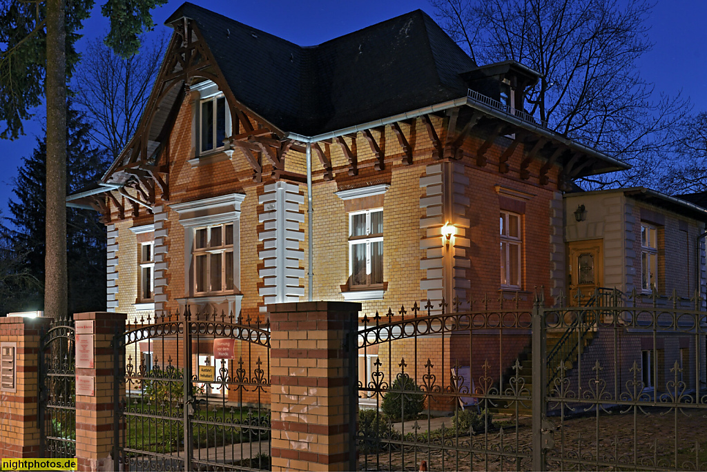 Berlin Adlershof. Villa und Remise erbaut 1886 durch Maurermeister Robert Buntzel. Arndtstrasse 8