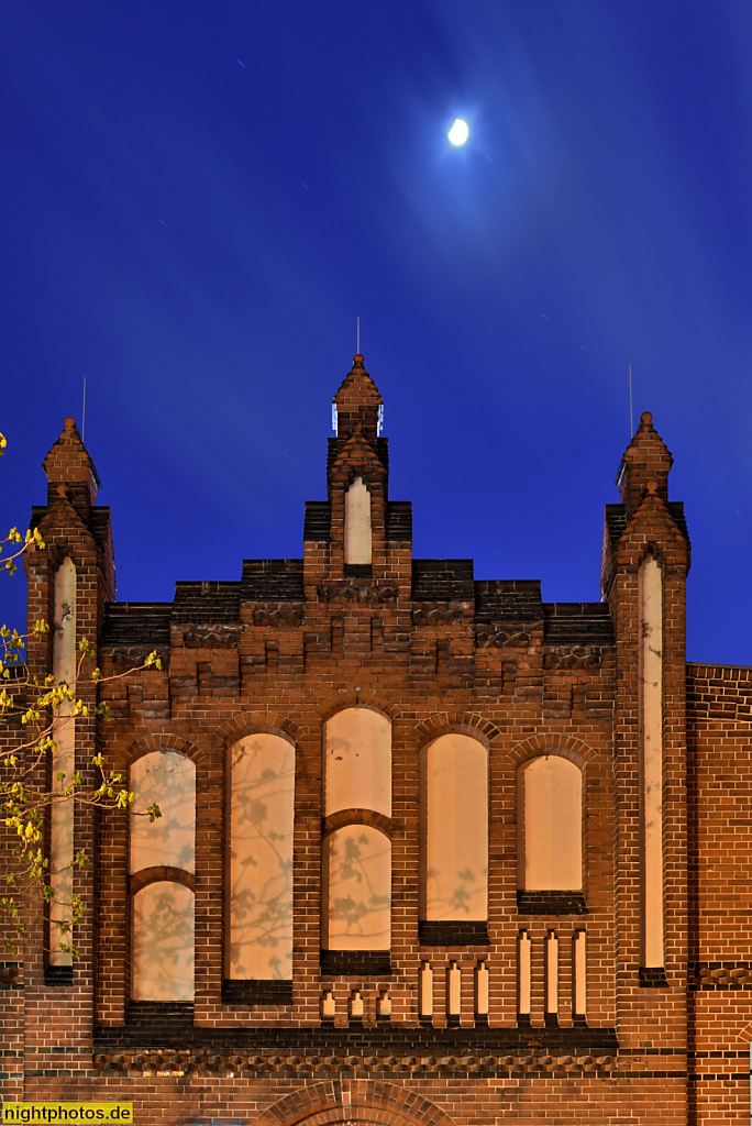 Berlin Prenzlauer Berg. Ehemaliger Rinderstall erbaut 1895-1899 von August Lindemann als Erweiterung des Zentralvieh- und Schlachthof. Umbau zur Sporthalle 2006 von Chestnutt Niess Architekten. Otto-Ostrowski-Strasse 42