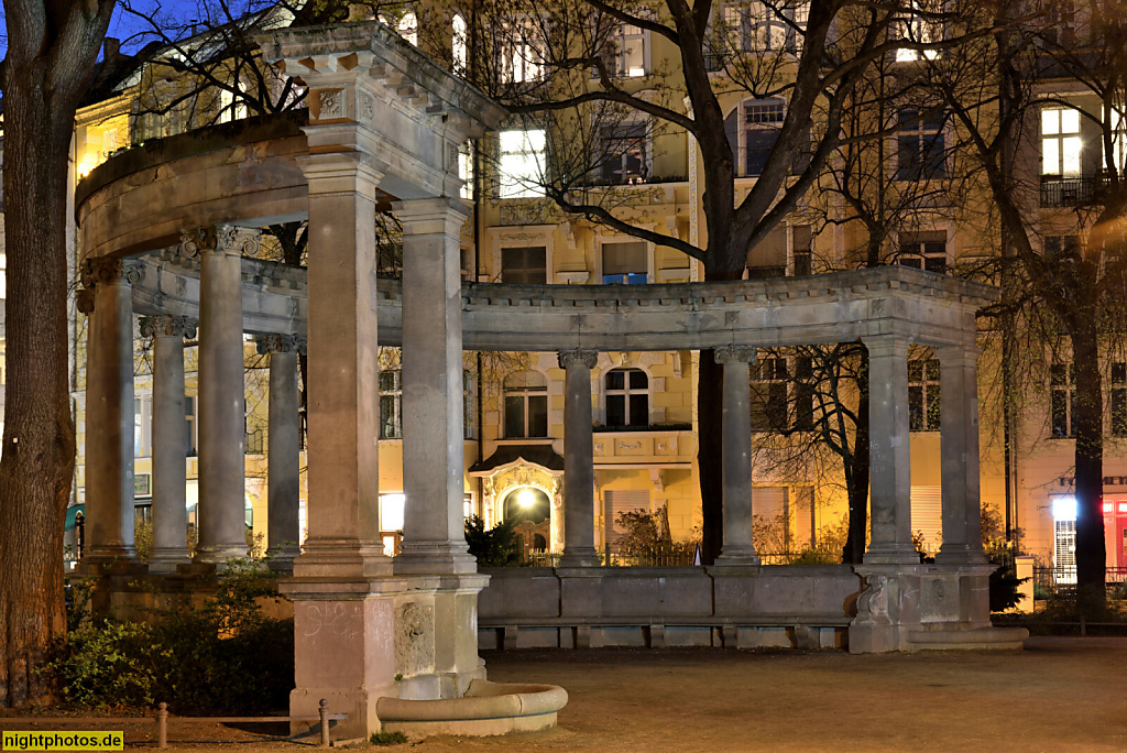 Berlin Schöneberg. Exedra auf dem Viktoria-Luise-Platz erbaut 1909-1910 von Fritz Encke. Platz umgestaltet 1957. Restauriert 1979-1980