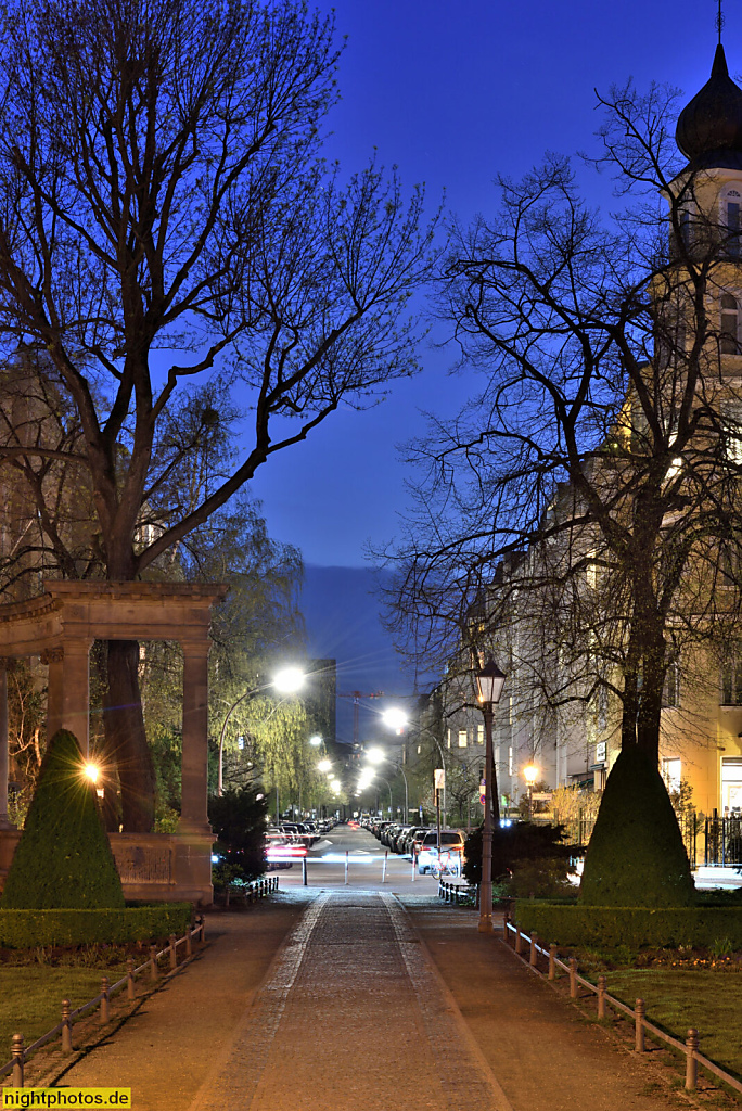 Berlin Schöneberg. Blickachse Regensburger Strasse auf dem Viktoria-Luise-Platz erbaut 1909-1910 von Fritz Encke. Platz umgestaltet 1957. Restauriert 1979-1980