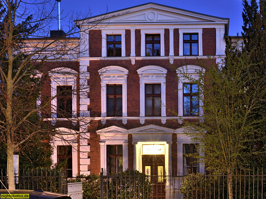 Berlin Niederschönhausen. Wohnhaus mit Vorgarteneinfriedung erbaut 1890-1895. Tschaikowskistrasse 39