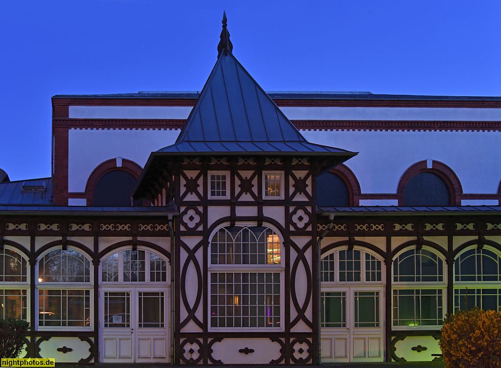 Berlin Niederschönhausen. Ballhaus Pankow erbaut 1880 als Restaurant Schloss Schönhausen für August Lehder. Anbau Ballsaal und Wintergarten 1892. Restauriert 1993-1995. Architekten Restaurierung Theo Boss und Marianne Frey