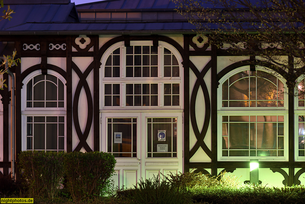 Berlin Niederschönhausen. Ballhaus Pankow erbaut 1880 als Restaurant Schloss Schönhausen für August Lehder. Anbau Ballsaal und Wintergarten 1892. Restauriert 1993-1995. Architekten Restaurierung Theo Boss und Marianne Frey