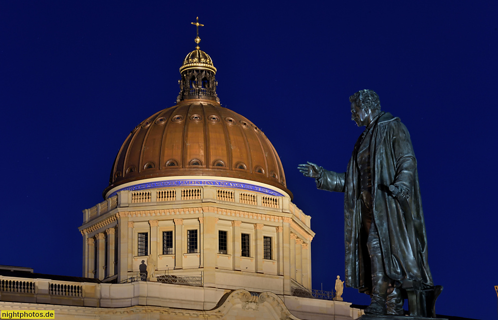 Berlin Mitte Humboldt Forum. Rekonstruktion von Architekt Franco Stella 2020. Schinkelplatz mit Albrecht Thaer