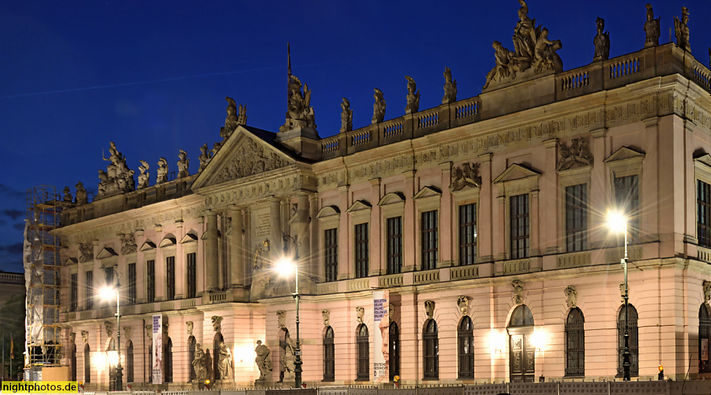 Berlin Mitte Deutsches Historisches Museum DHM erbaut 1695-1729 als Zeughaus nach Entwurf von Architekt François Blondel für Kurfürst Friedrich III.