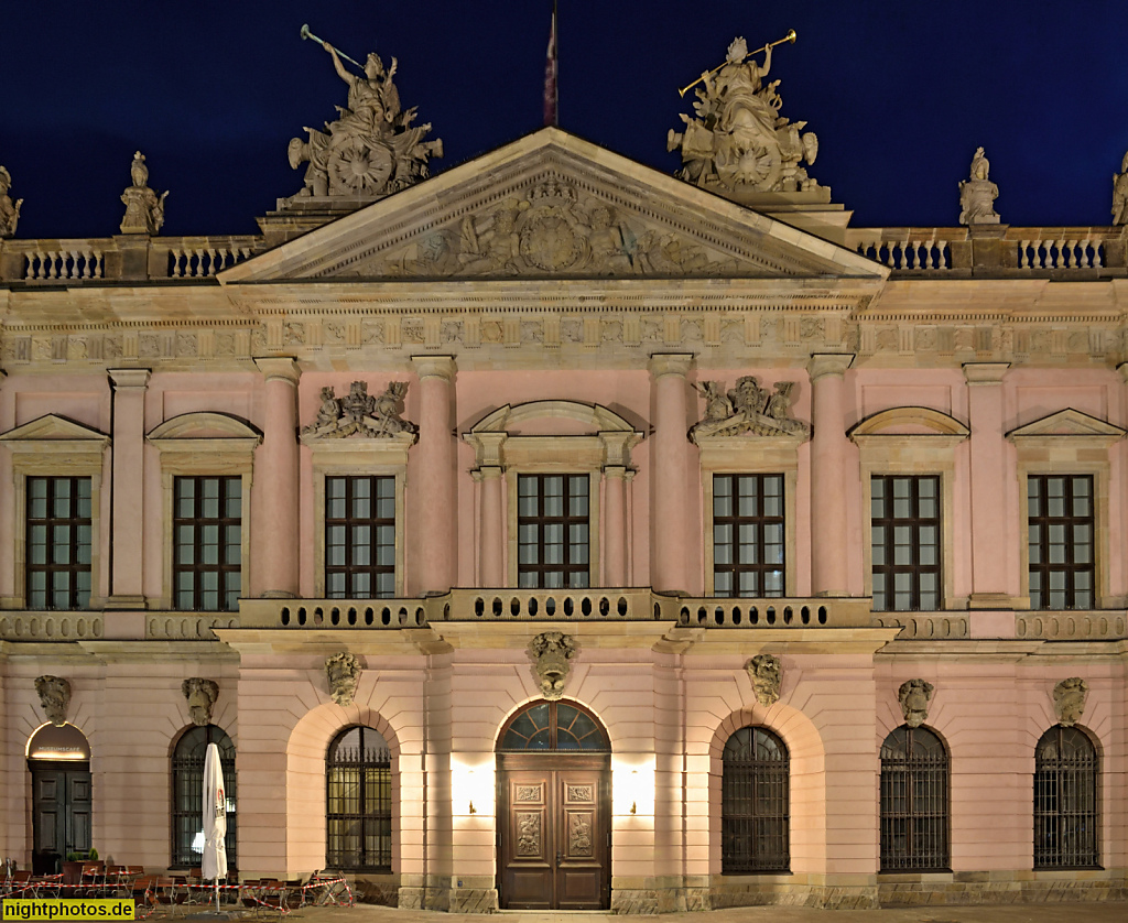 Berlin Mitte Deutsches Historisches Museum DHM erbaut 1695-1729 als Zeughaus nach Entwurf von Architekt François Blondel für Kurfürst Friedrich III.