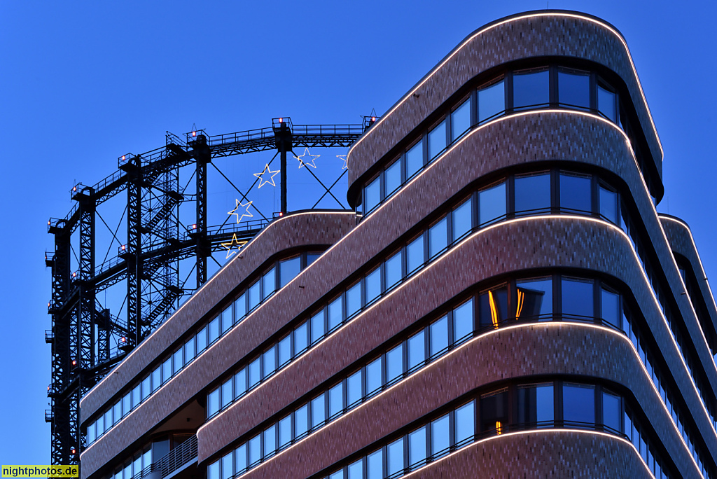 Berlin Schöneberg. EUREF-Campus Haus 21-22 Büro- und Verwaltungsgebäude erbaut 2016-2018 von Architekten KLW Ingenieure. Vegetarisches und veganes Tagesrestaurant Grüns. Torgauer Strasse 12-15