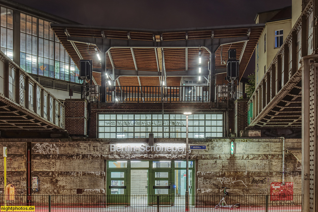 Berlin Schöneberg. S-Bahnhof Schöneberg mit Brückenbauwerk Ringbahn über Wannseebahn über Dominicusstrasse. Erbaut 1930-1933 von Carl-Heinz Schwenneke und Erich Zimmermann