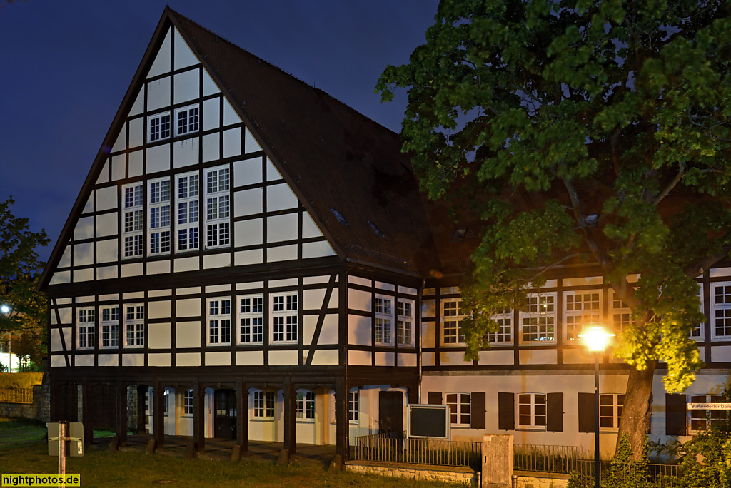 Kleinmachnow Berufsausbildungszentrum für Wasserbau seit 1958. Erbaut 1937 von Walter Krüger und Johannes Krüger als Schleusen-Wirtshaus. Umbau nach Kriegsschäden 1958