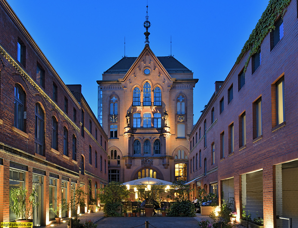 Berlin Mitte. Restaurant Katz Orange. Erbaut 1890-1891 als Josty-Brauerei von Hermann Enders und Hahn im Stil der Neorenaissance. 1900-1913 Bergbrauerei. 1994-1995 restauriert von Architekten Elwardt und Lattermann. Bergstrasse 22 Innenhof