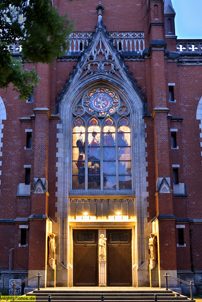 Berlin Schöneberg katholische St. Matthias Kirche erbaut 1893-1895 von Engelbert Seibertz als neogotischer Backsteinbau. Wiederaufbau 1952 durch Diözesanbaurat Felix Hinssen. Winterfeldtplatz