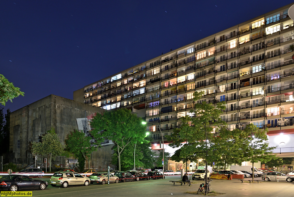 Berlin Schöneberg. Palasseum Überbauung Pallasstrasse 6 erbaut 1973-1977 von Jürgen Sawade, Dieter Frowein, Dietmar Grötzebach und Günter Plessow auf dem Gelände des abgerissenen Sportpalast und dem Hochbunker von 1943-1945