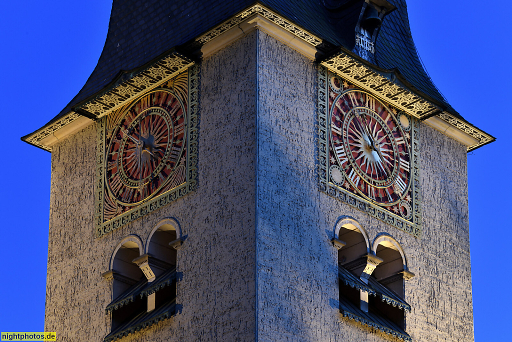 Berlin Nikolassee. Evangelische Kirche Nikolassee erbaut 1909-1910 von Erich Blunck und Johannes Bartschat. Kirchturm mit Turmuhr. Kirchweg 19-21