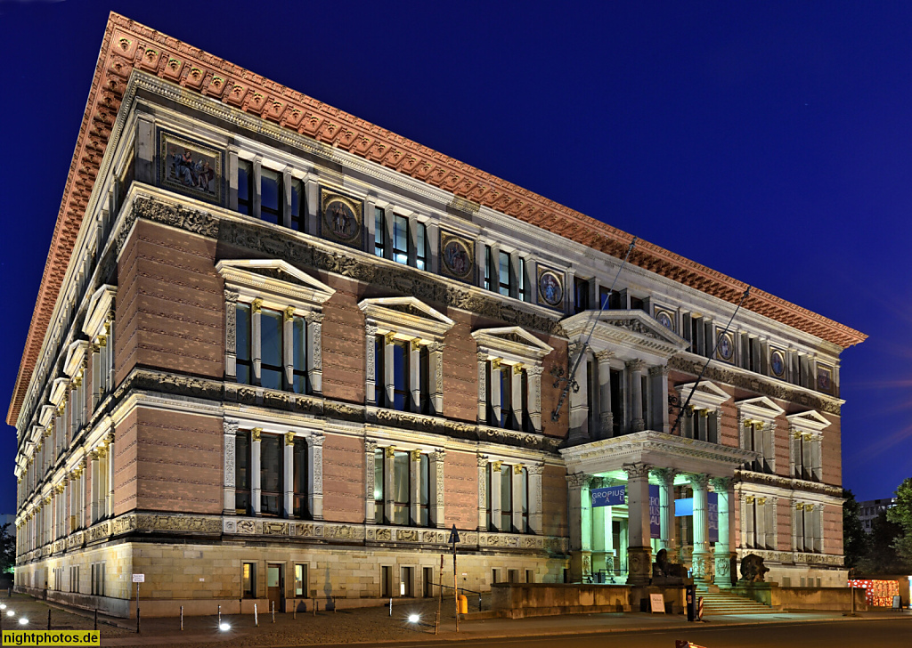 Berlin Kreuzberg Martin-Gropius-Bau Ausstellungshaus. Erbaut 1877-1881 als Kunstgewerbemuseum von Martin Gropius und Heino Schmieden im Stil der Neorenaissance. Nordseite