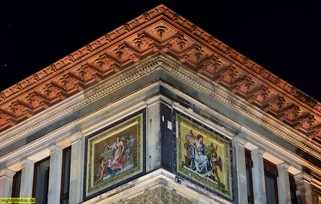 Berlin Kreuzberg Martin-Gropius-Bau Ausstellungshaus. Erbaut 1877-1881 als Kunstgewerbemuseum von Martin Gropius und Heino Schmieden im Stil der Neorenaissance. Mezzaningeschoss mit Mosaik