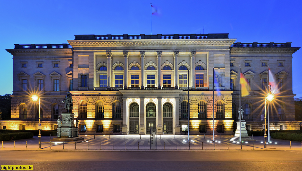 Berlin Mitte. Abgeordnetenhaus seit 1993. Erbaut 1892-1897 von Friedrich Schulze als Preussischer Landtag im Stil italienischer Neorenaissance. Umbau 1936 von Ernst Sagebiel. Niederkirchnerstrasse 5