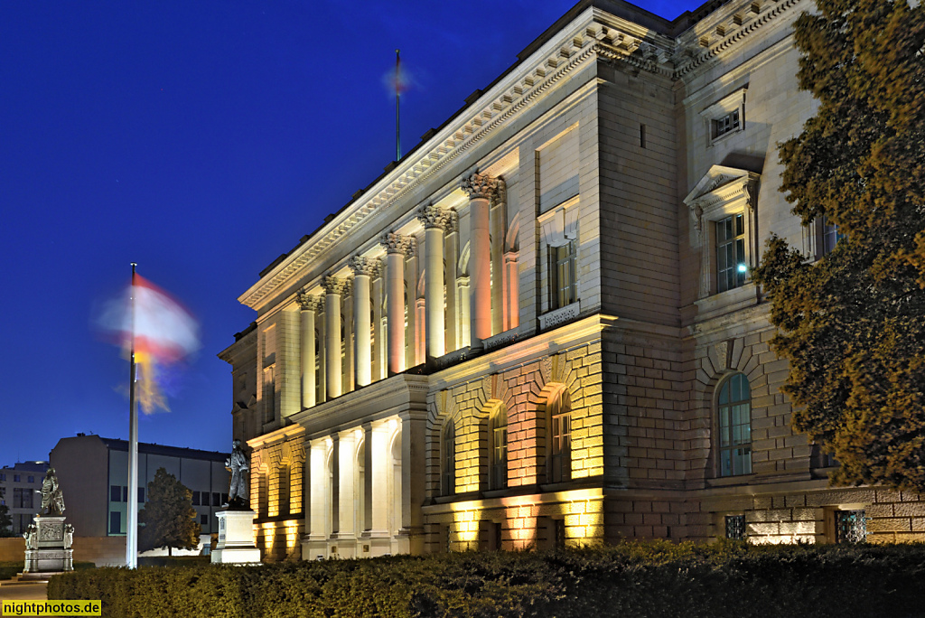Berlin Mitte. Abgeordnetenhaus seit 1993. Erbaut 1892-1897 von Friedrich Schulze als Preussischer Landtag im Stil italienischer Neorenaissance. Umbau 1936 von Ernst Sagebiel. Niederkirchnerstrasse 5