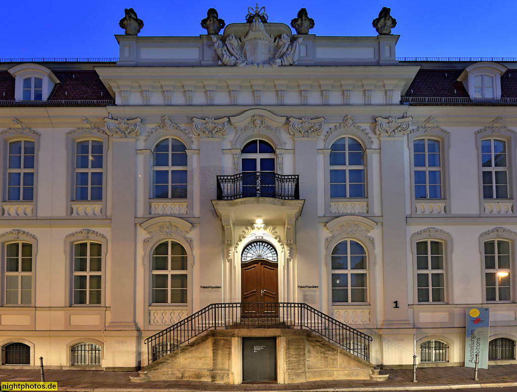 Berlin Mitte Palais Populaire erbaut als Prinzessinnenpalais 1733 von Friedrich Wilhelm Diterichs im Stil des Rokoko. Rekonstruiert 1964 von Richard Paulick als Teil des Forum Fridericianum. Oberwallstrasse 1-2