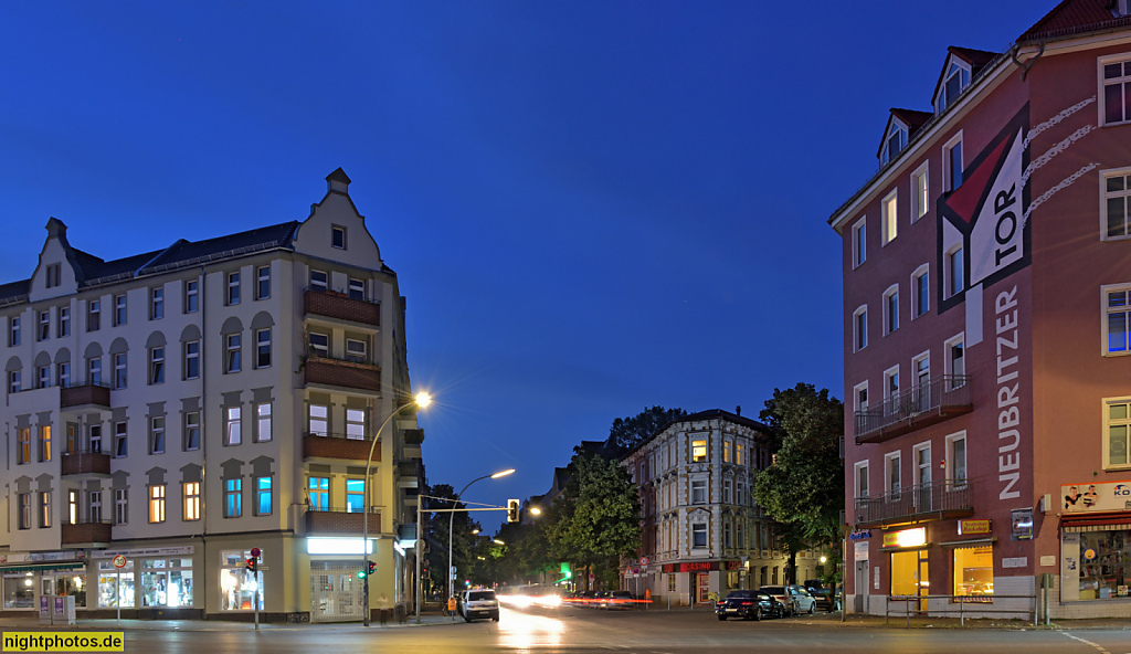 Berlin Neukölln Neubritzer Tor. Altbauten an der Kreuzung von Hermannstrasse Hertastrasse Delbrückstrasse